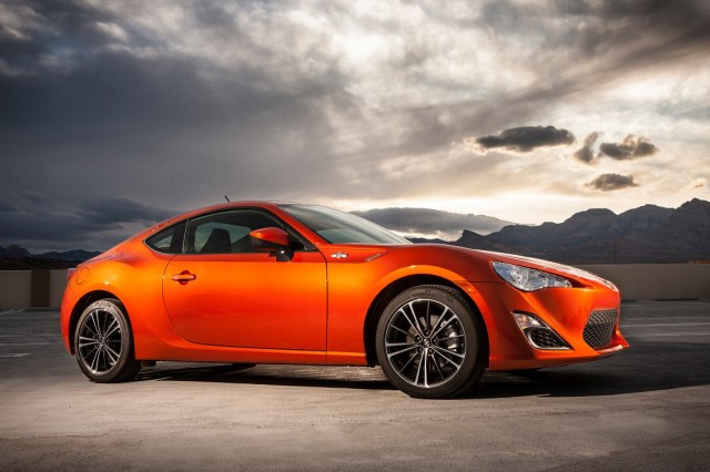 2013 Scion FR-S (7).jpg